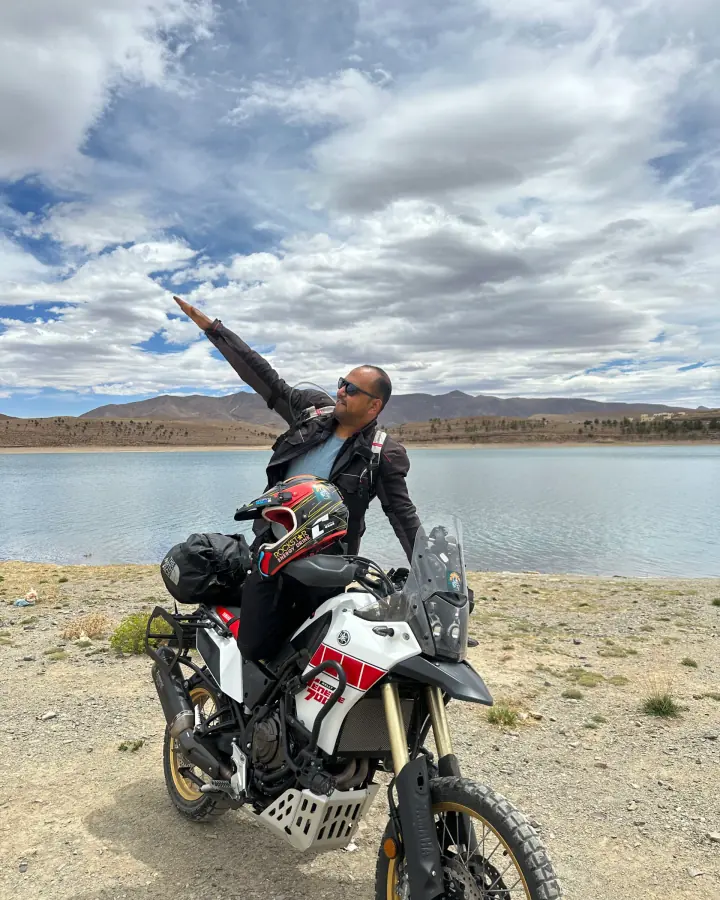 Mohamed « Simo » Bennis, fondateur de Keni Rides, sur sa Ténéré